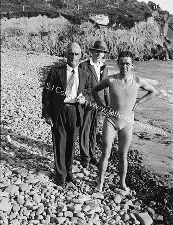 OCEAN SWIMMING RACE MUNSTER BRANCH IASA WITH RICHARD JONES CAPT DOLPHIN SC WINNER ON LEFT, TWO COMITTEE MEMBERS (WINNER OF 45MT RACE)